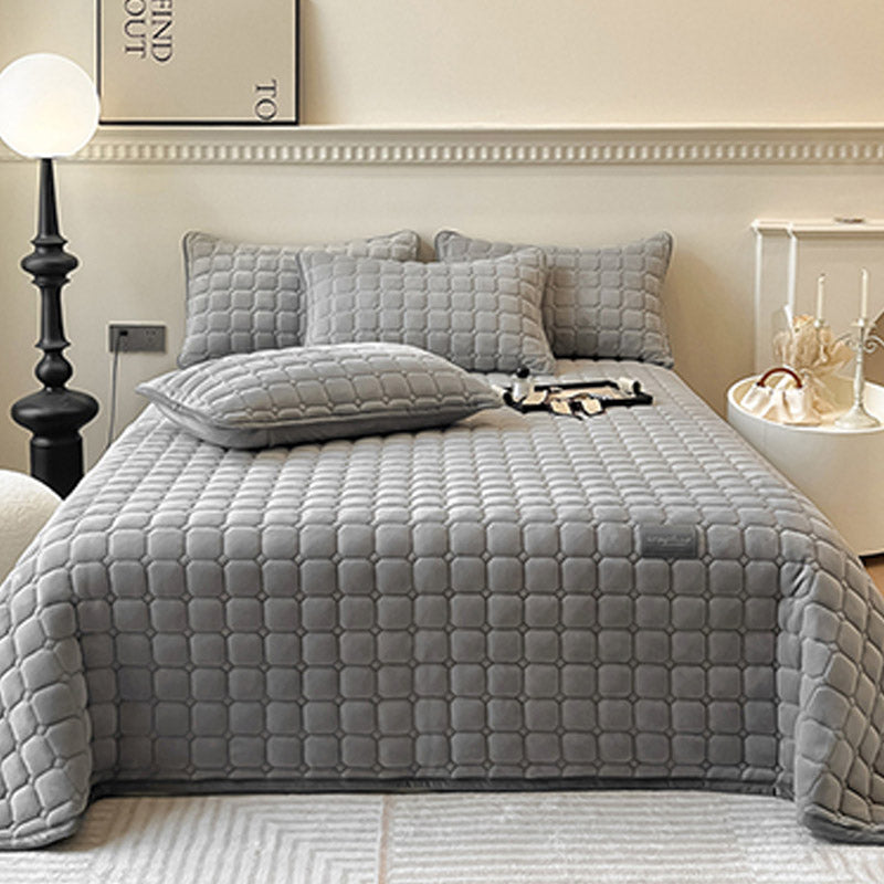 ComfiSquare - Weiche Tagesdecke im modernen Stil mit quadratischer Textur